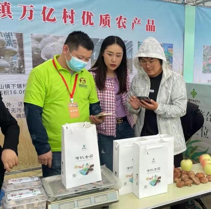 莊河特色農產品展銷會擺進家門口,黑島鴨蛋城山鎮小米受歡迎