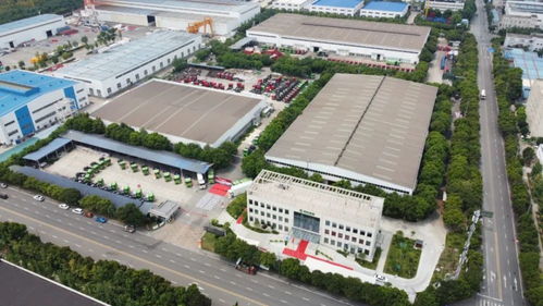 西南首批新能源電動公交車在莊河成功下線