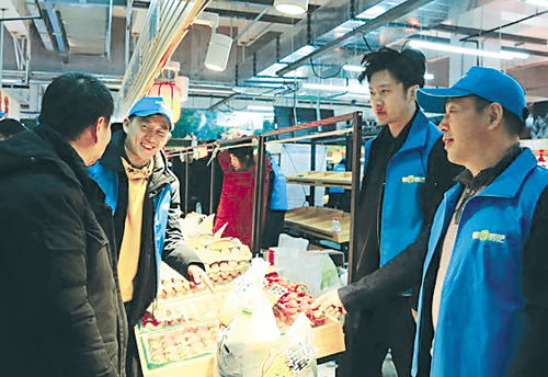 莊河駐村第一書記回連擺年貨大集 山海相逢 助農(nóng)增收暖民心